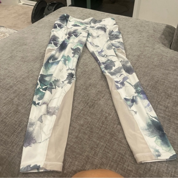 Athleta Floral Mudra 7/8 Leggings Women’s size SIZE Small White Mesh Panel - Picture 2 of 8
